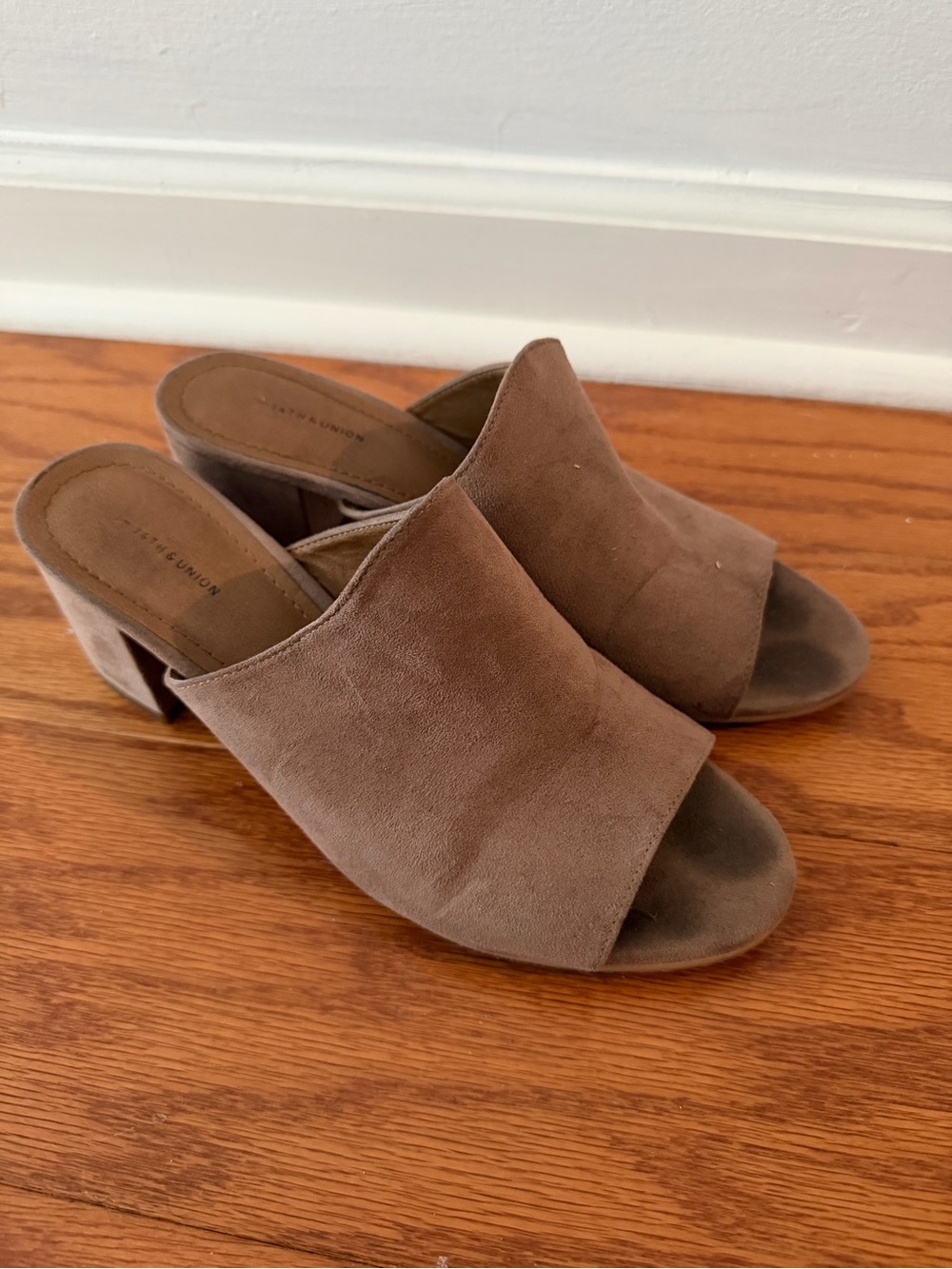 14th & Union Taupe Suede Open-Toe Mule Heels shoes 8.5